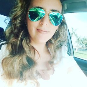 Meet your Posher, Monique